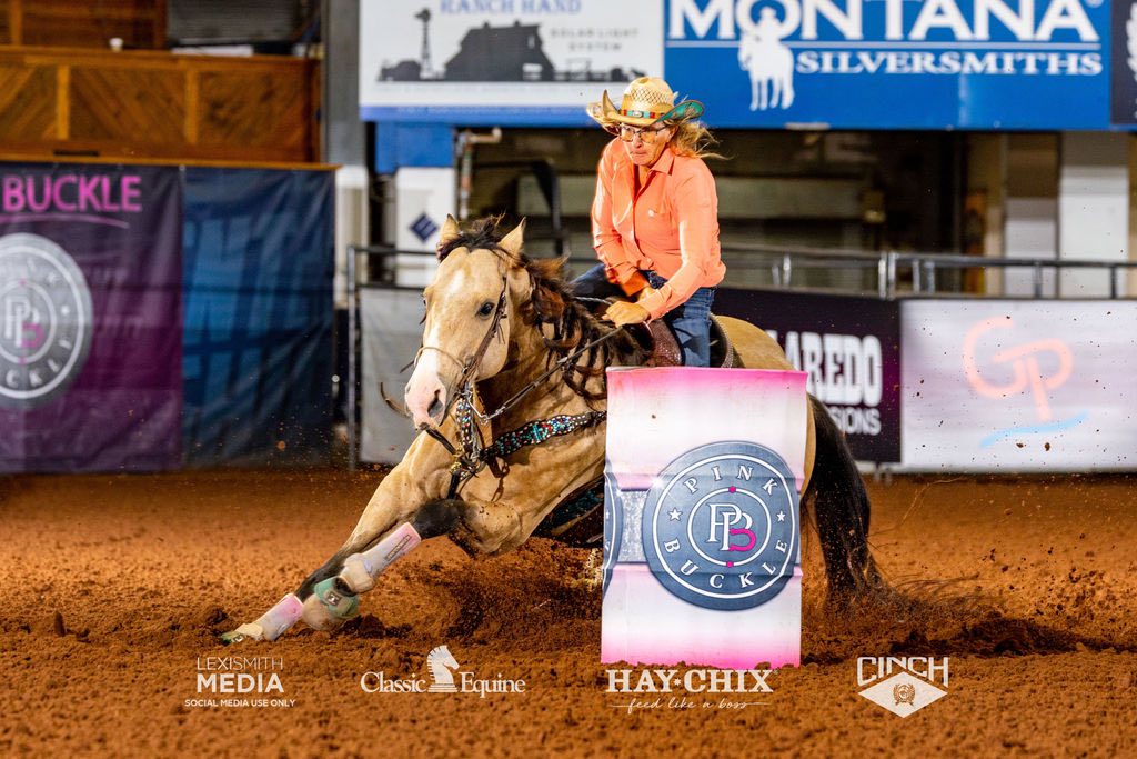 TJ clocking 1D at in the 1st run of the Premier Pink Buckle!